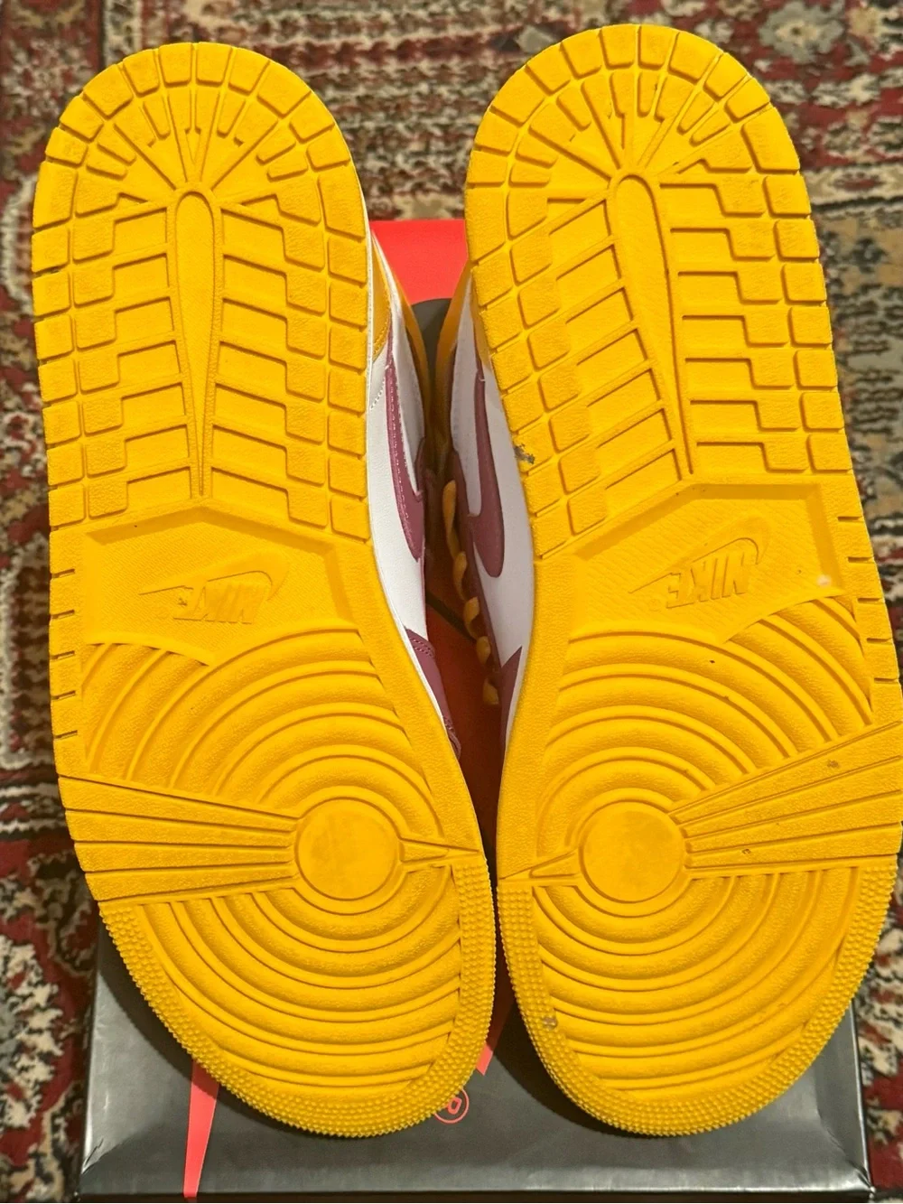 Jordan 1 Retro High OG Brotherhood- Sneakers in Pink, Yellow & White